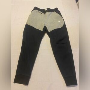 Nike tech pants never worn size small